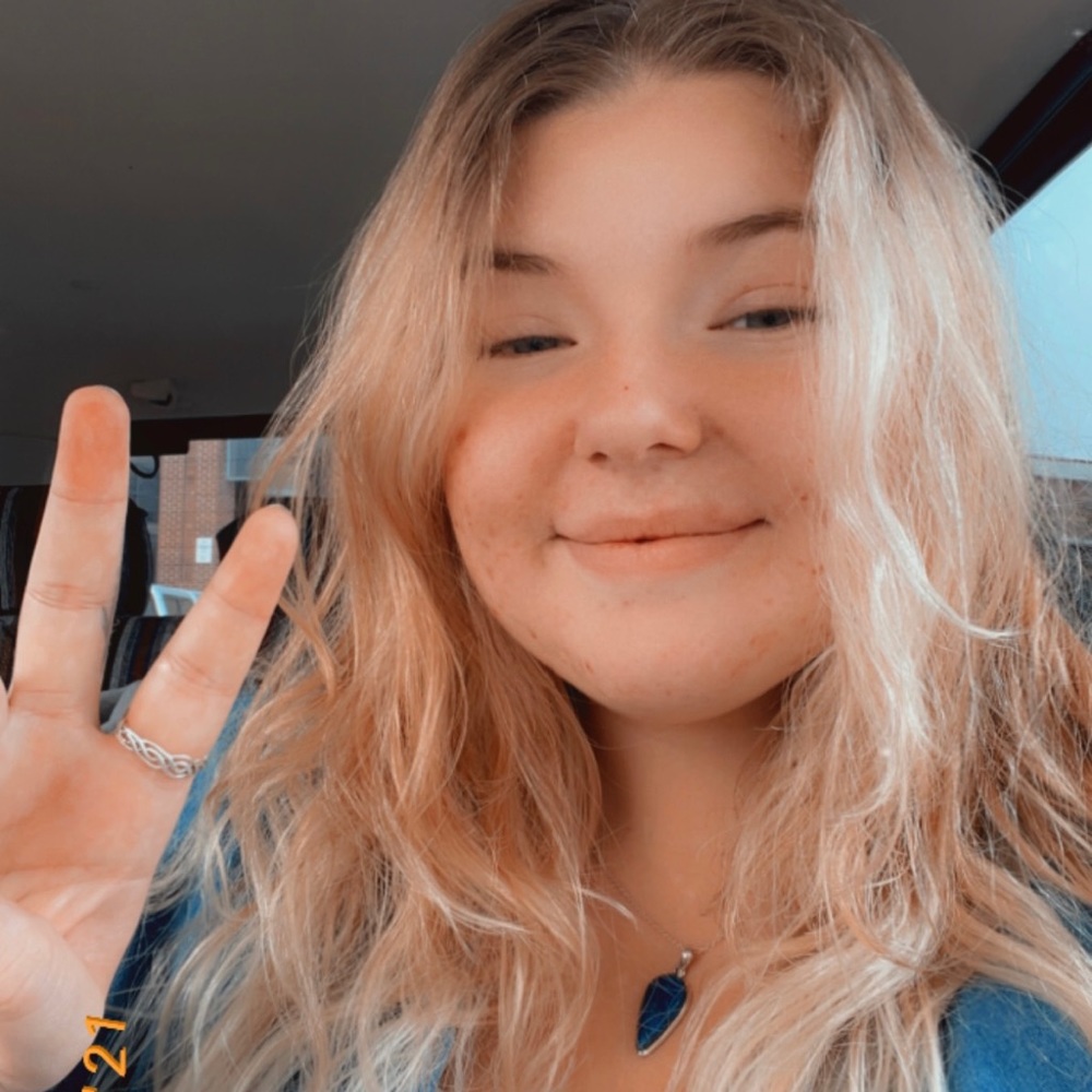 Meet your Posher, Charis